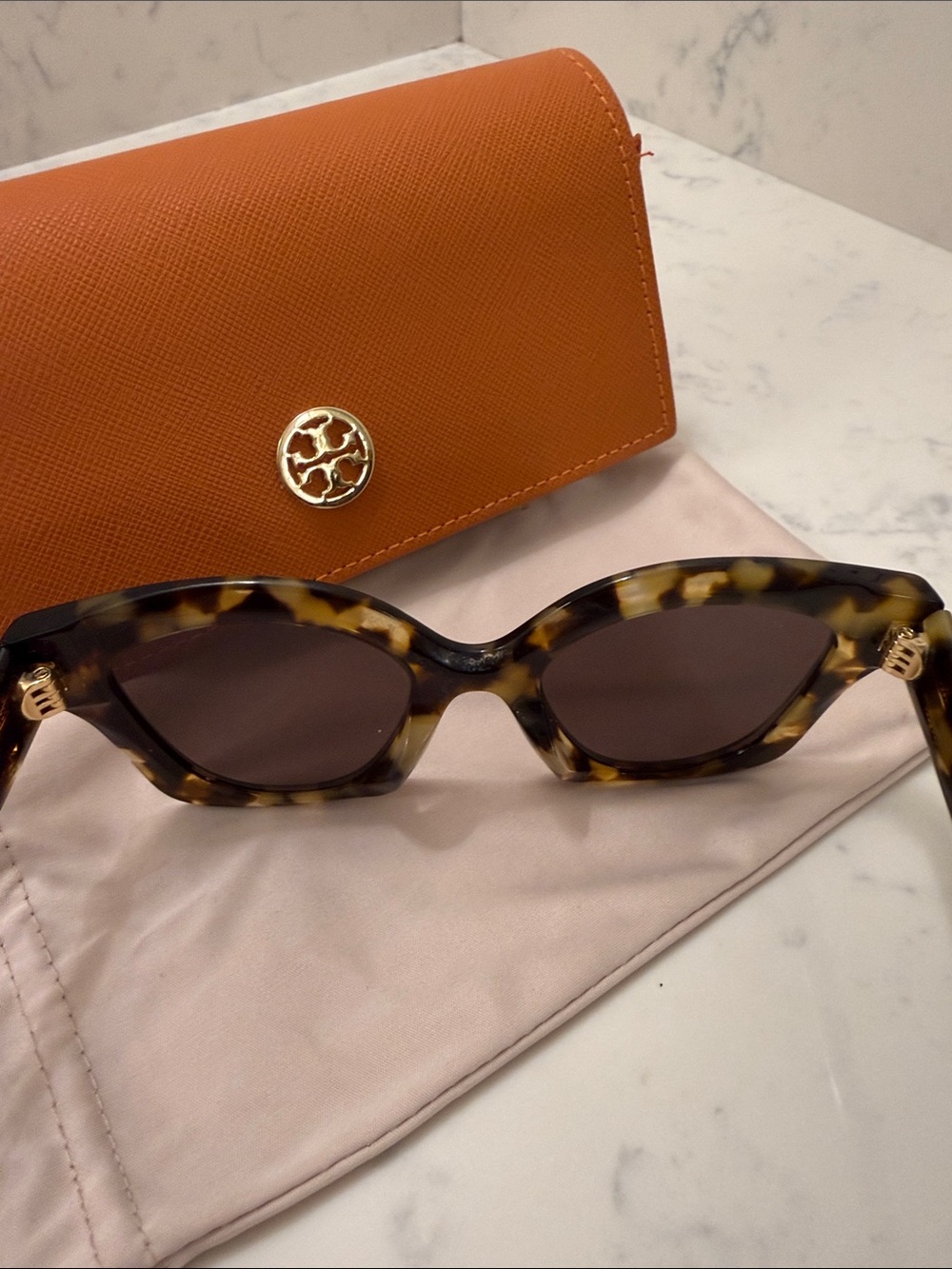 Tory Burch Miller Pushed Square Tortoiseshell Sunglasses with Orange Case - Picture 5 of 6